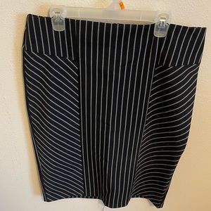 NY&C-7th Avenue tailored plus navy pinstriped pencil skirt size 16.